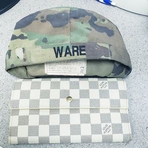 Discontinued Louis Vuitton International Wallet